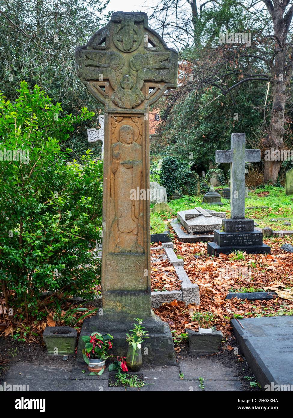 Tomba di suffragette Emmeline Pankhurst nel cimitero di Brompton Borough di Kensington e Chelsea Londra Inghilterra Foto Stock