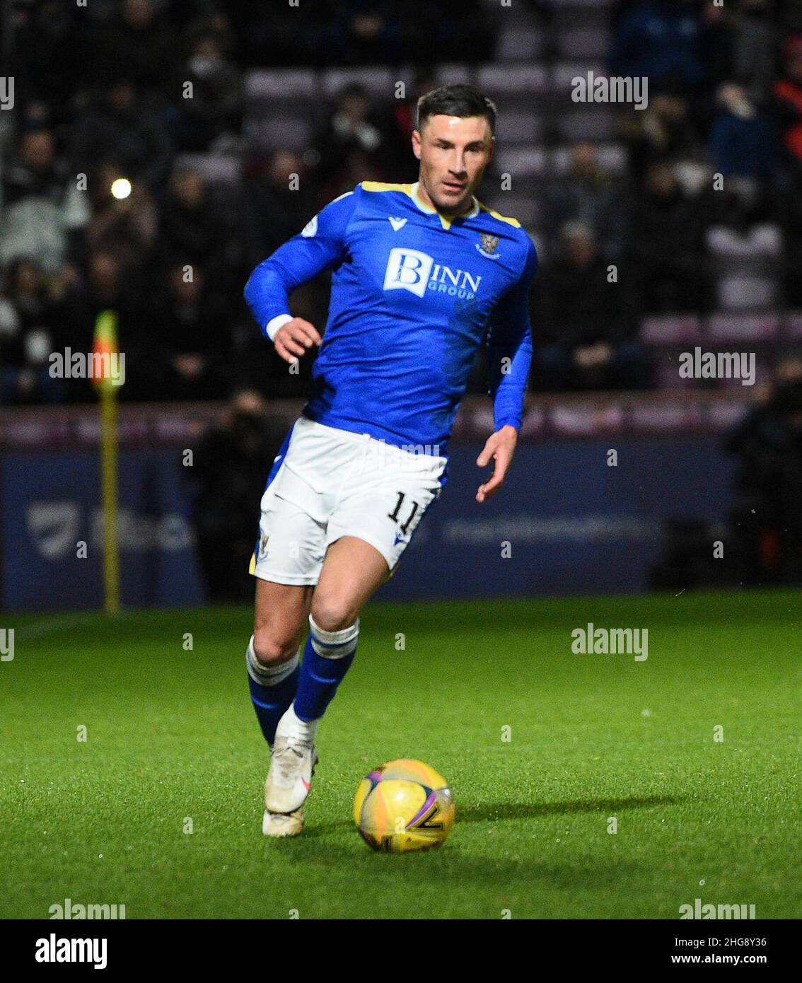 Edimburgo, Regno Unito. 18th Jan, 2022. Cinch Premiership - Heart of Midlothian v St Johnstone 18/01/2022 Pic shows: St Johnstone Forward, Michael o'Halloran, porta la palla in campo mentre i cuori ospitano St Johnstone nella Cinch Premiership al Tynecastle Park di Edimburgo. Credit: Ian Jacobs/Alamy Live News Foto Stock