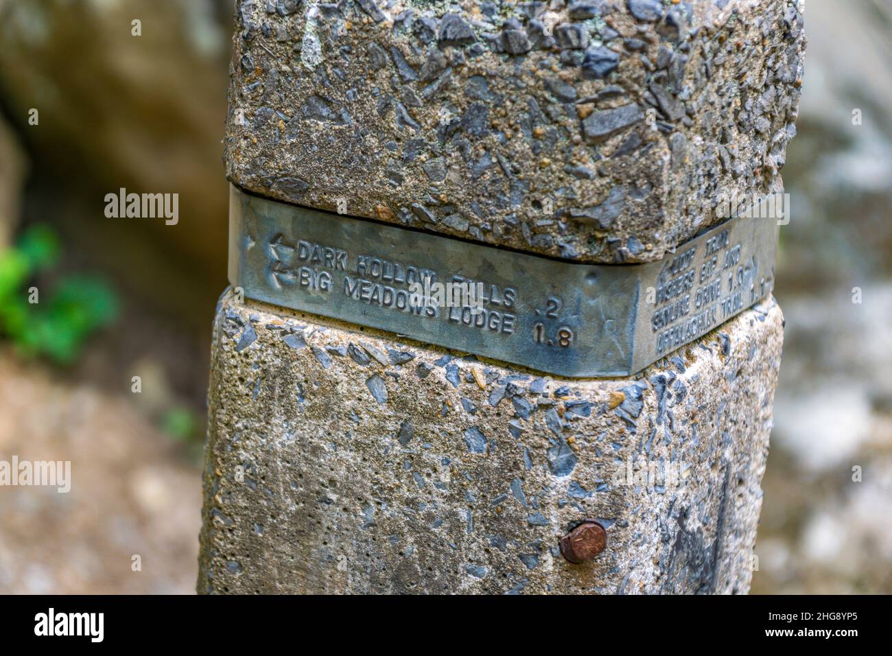 Shenandoah National Park, Virginia - 8 maggio 2018: Segnavia Dark Hallow Big Falls Foto Stock