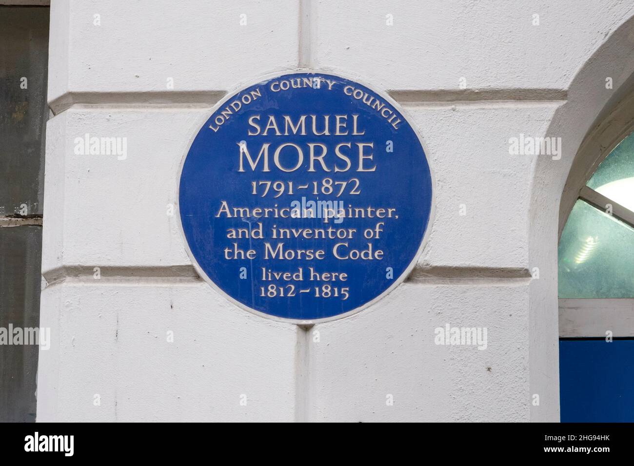 Targa commemorativa al 141 Cleveland Street, Londra a Samuel Morse, inventore del Codice Morse che ha vissuto nella casa tra il 1812-1815. Londra, Regno Unito. Foto Stock