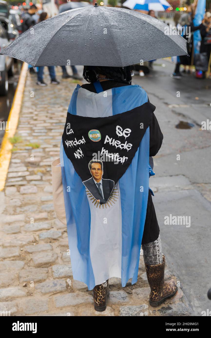 Ciudad de Buenos Aires, Argentina. 18th Jan 2022. Protester alla marcia in memoria del procuratore Alberto Nisman. (Foto di Esteban Osorio/Pacific Press) Credit: Pacific Press Media Production Corp./Alamy Live News Foto Stock