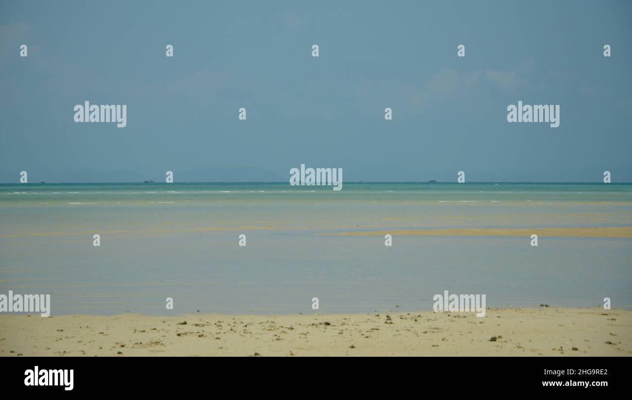 Phuket e Chumphon, alcune delle migliori isole e spiagge del mondo, possiamo solo essere stupiti dalle spiagge bianche e dalla vegetazione tropicale che rende u Foto Stock