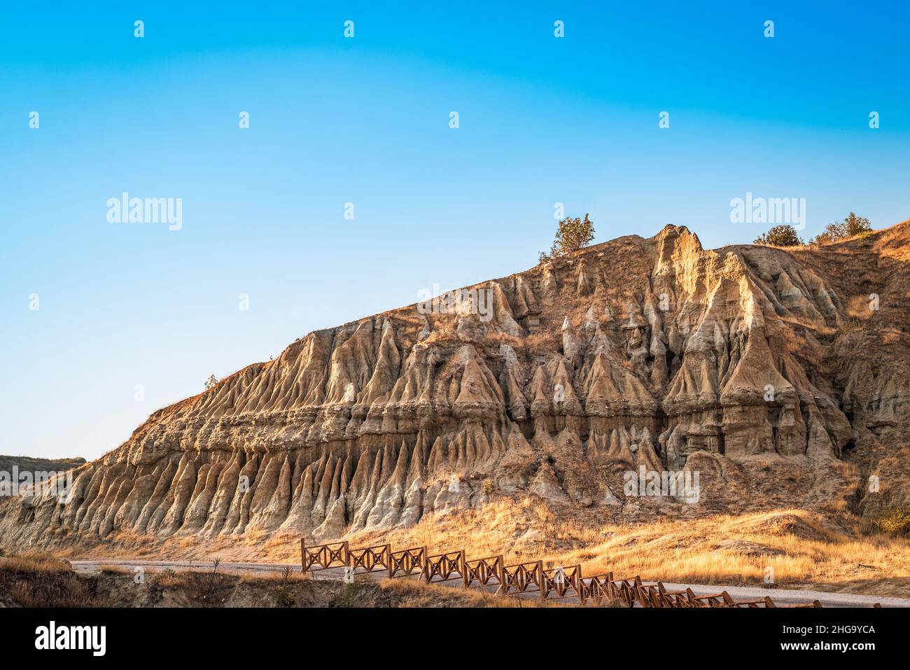 Kula Volcanic Geopark è un sito patrimonio geologico situato a Kula, Manisa. Vista sulle terre vulcaniche. Foto Stock