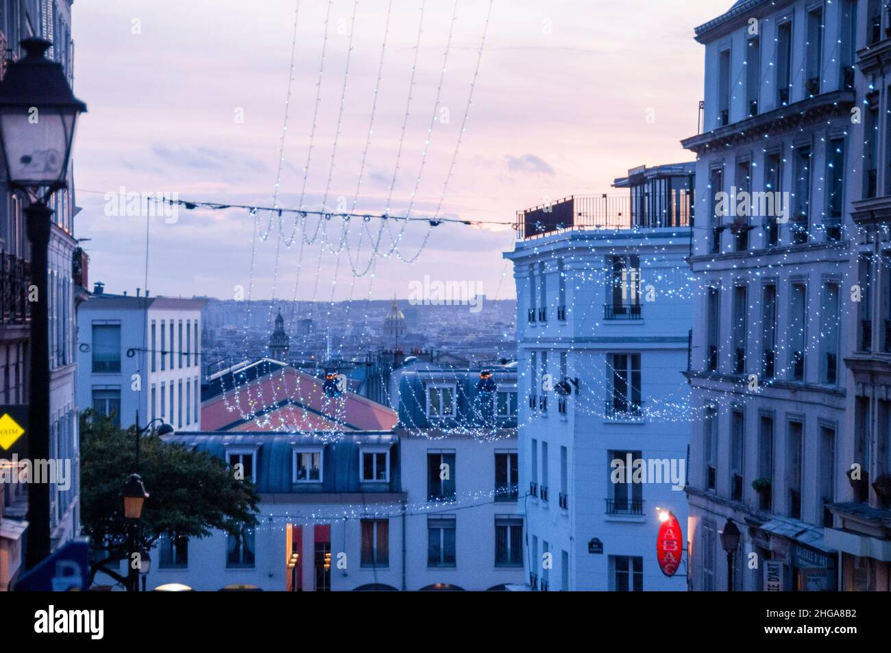 Rue ravignan parigi immagini e fotografie stock ad alta risoluzione - Alamy