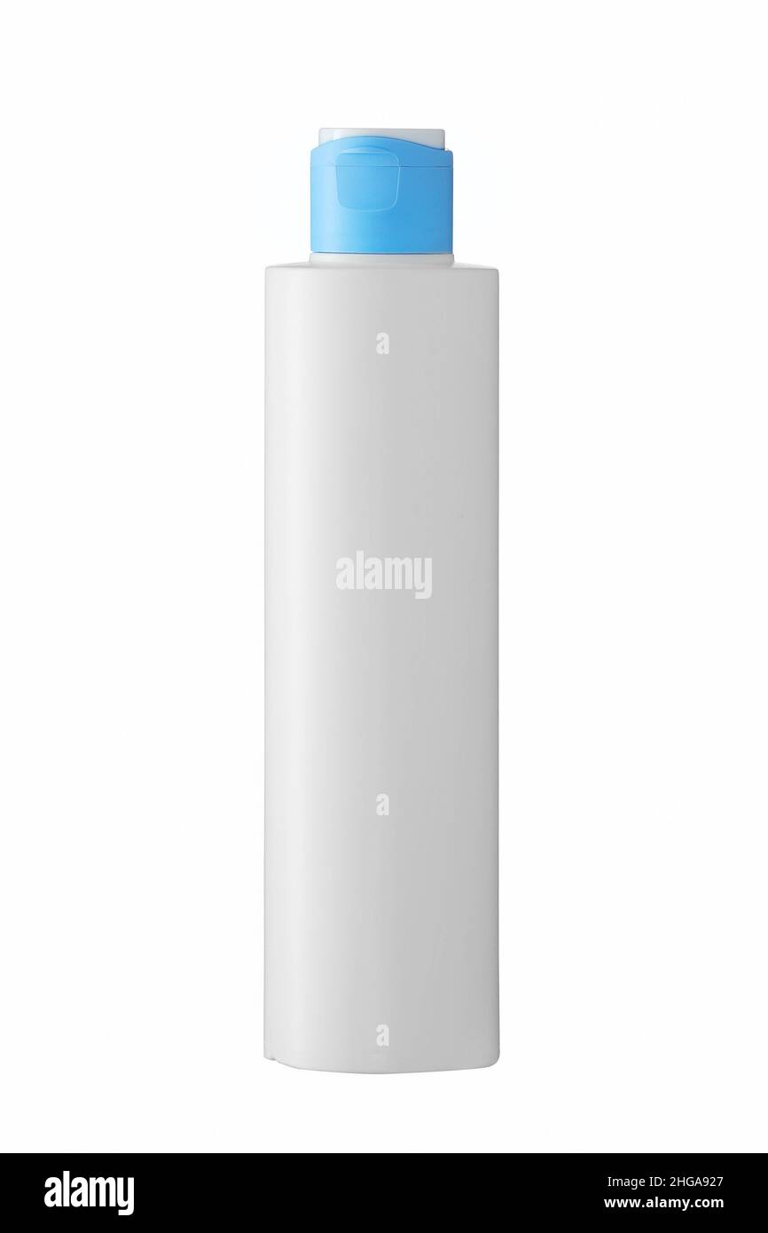 Flacone bianco in plastica vuoto per prodotto cosmetico isolato su sfondo bianco. Mockup per marcare a caldo. Scatto in studio. Preparazione per il progettista. Oggetto per collage con spazio vuoto per etichetta o etichetta. Vista frontale Foto Stock