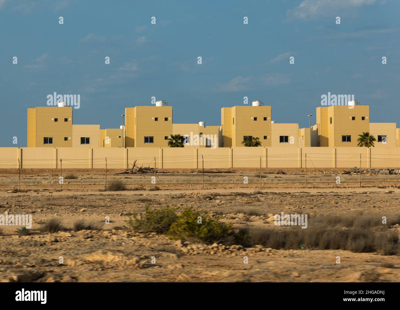 Nuove case costruite sull'isola, provincia di Jazan, Farasan, Arabia Saudita Foto Stock