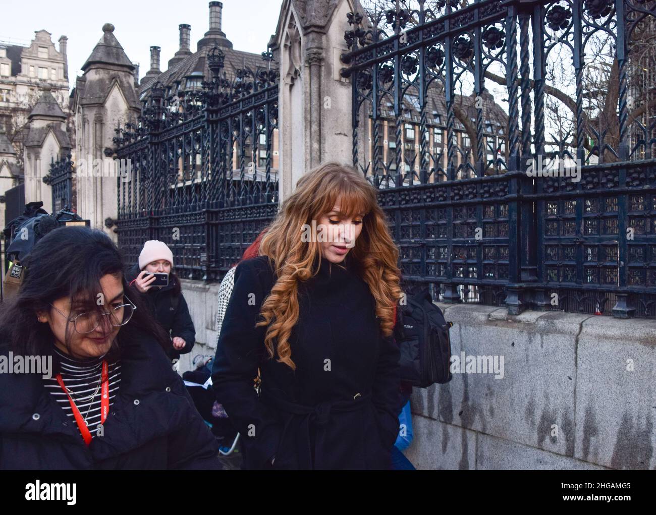 Londra, Regno Unito 19th gennaio 2022. Il vice leader del lavoro Angela Rayner lascia la Camera dei Comuni mentre Boris Johnson affrontava i PMQ e chiede di dimettersi sui partiti di blocco di Downing Street. Credit: Vuk Valcic / Alamy Live News Foto Stock