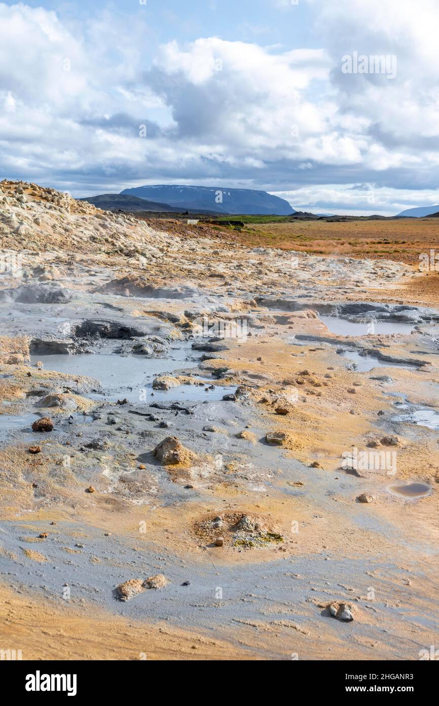 Paesaggio geotermico con colori diversi, zona ad alta temperatura Namaskaro o Namskard, Namafjall, Myvatn, Norourland eystra, Nordest Foto Stock