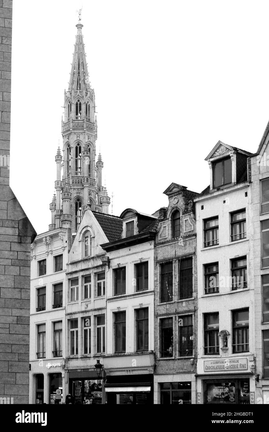 Facciate e torre di Bruxelles Foto Stock