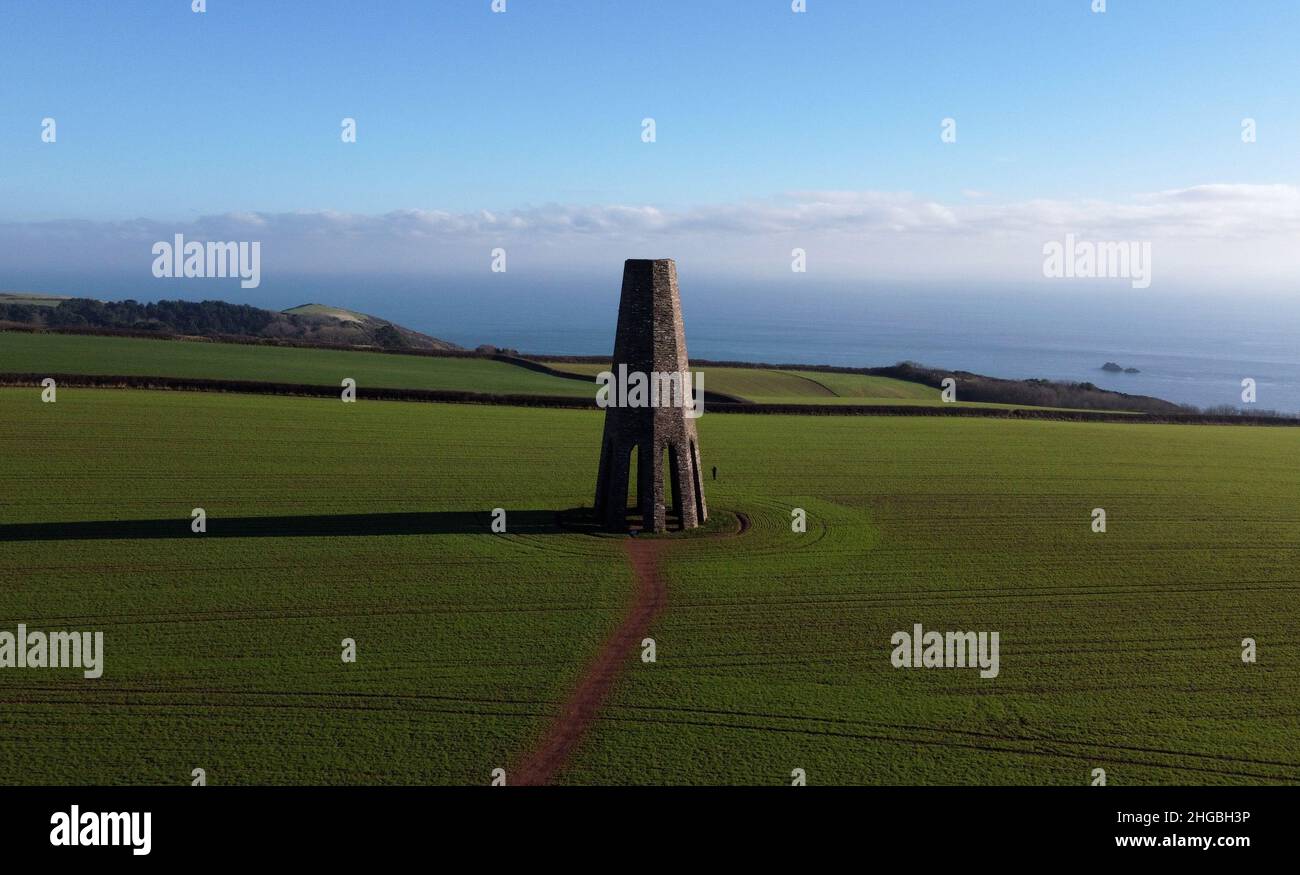 Il Daymark, Kingswear, Devon, Inghilterra: Vista ad angolo alto del drone dell'aiuto di navigazione vittoriano usato per localizzare la foce del fiume Dart Foto Stock