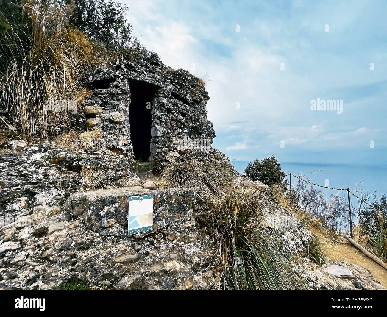 Sentiero escursionistico batterie nel Parco Naturale di Portifino, Italia, Liguria Foto Stock