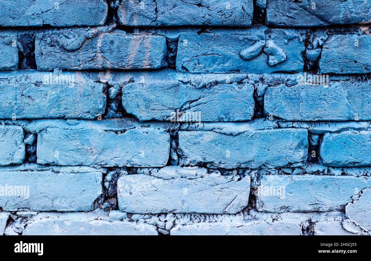 Parete strutturale in mattoni di colore ciano chiaro per texture e motivi di sfondo Foto Stock