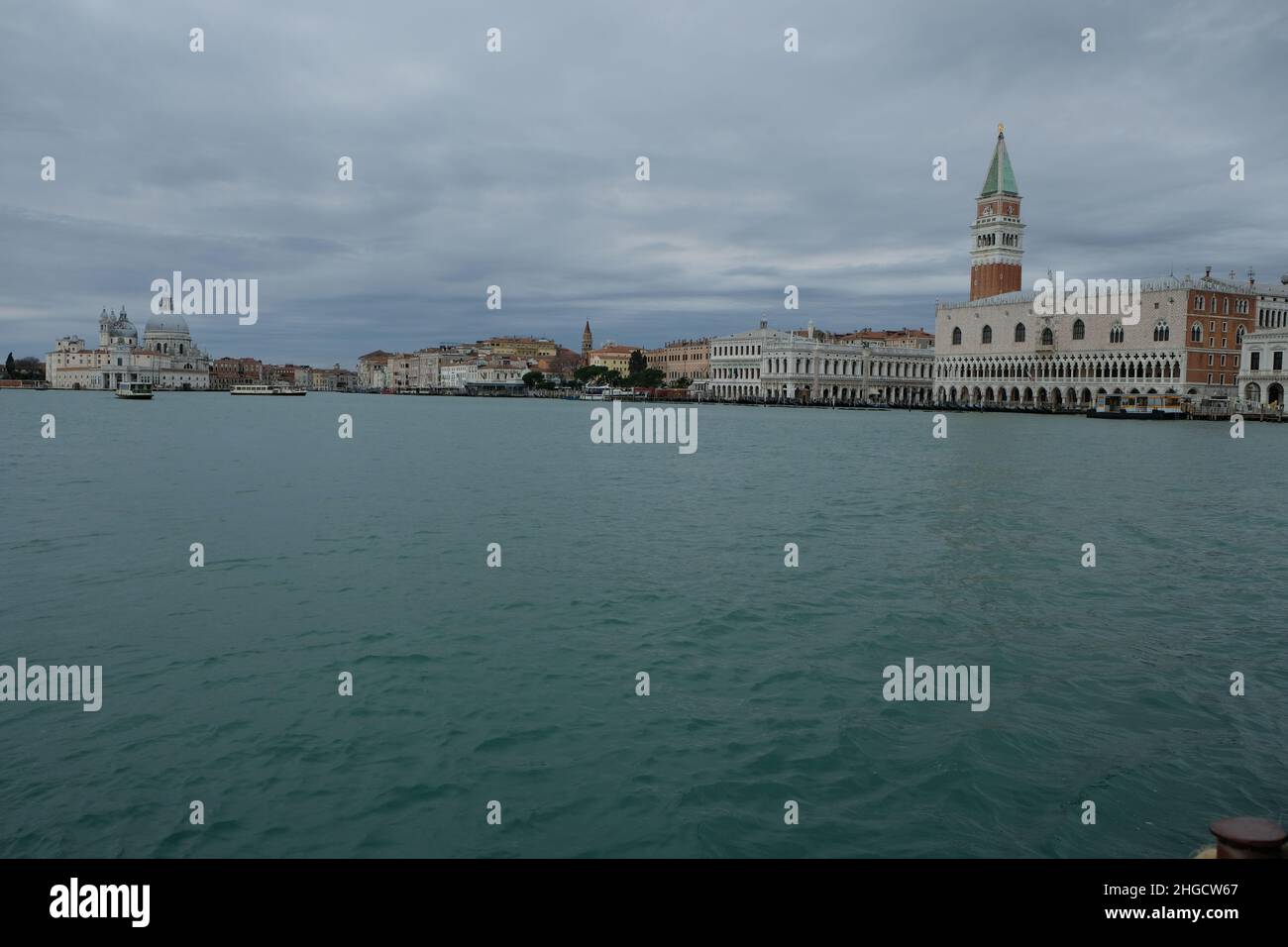 Una visione generale di Venezia dopo che il governo ha imposto un blocco virtuale sul nord Italia. Venezia, Italia Marzo 14 2020. (MVS) Foto Stock