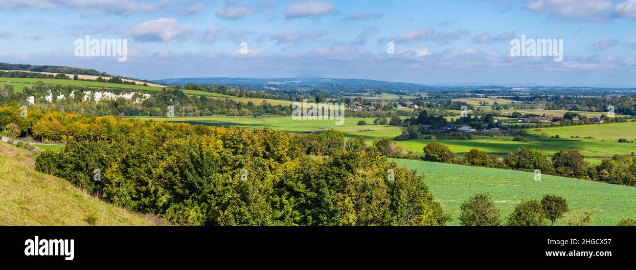 Panorama paesaggistico della campagna britannica della Valle di Arun compreso Stoke del sud & nord nel parco nazionale di South Downs, Sussex occidentale, Inghilterra, Regno Unito. Foto Stock