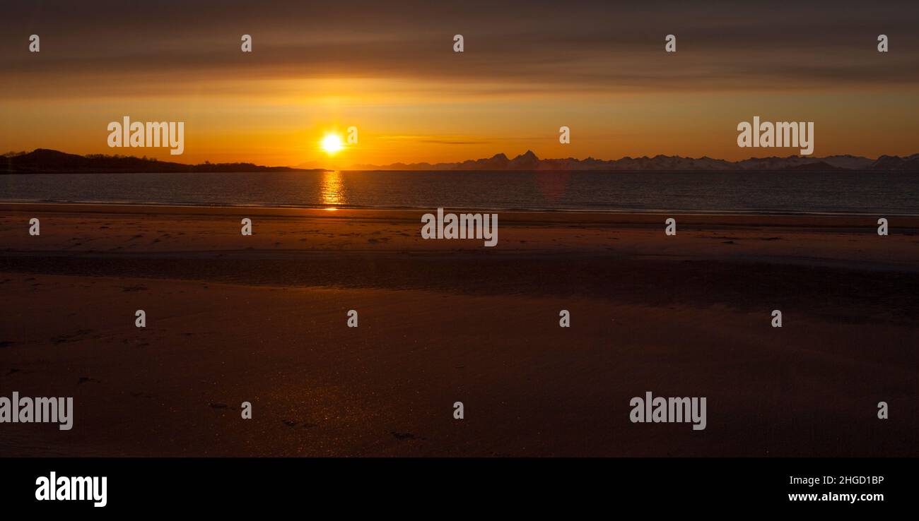 Bellissimo tramonto a Lofoten, Norvegia Foto Stock