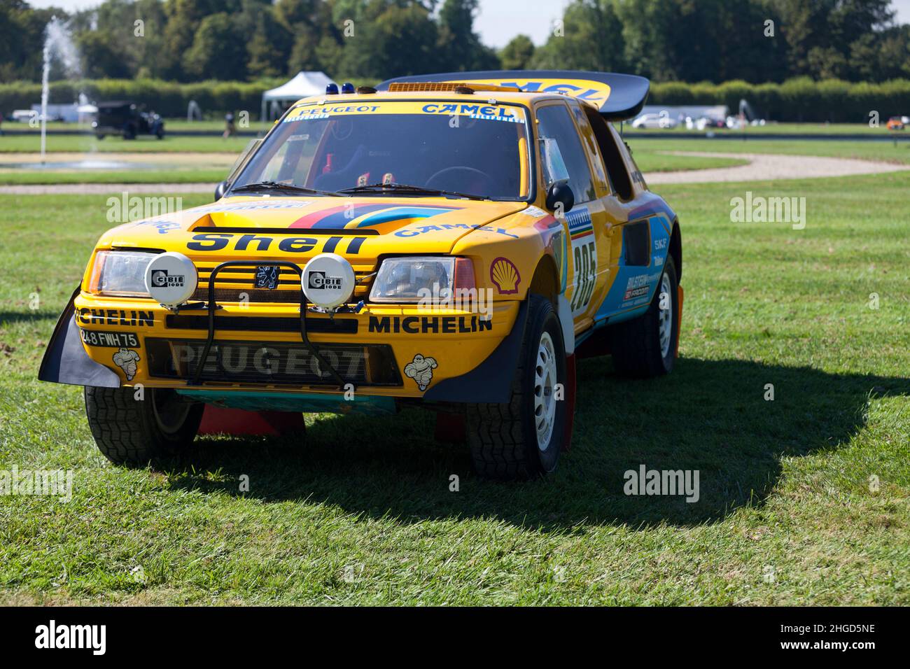 Chantilly, Francia - Settembre 2016: Peugeot 205 Turbo 16 Grand RAID Parigi-Dakar, guidato da Ari Vatanen e Bernard Giroux nel 1984. Foto Stock