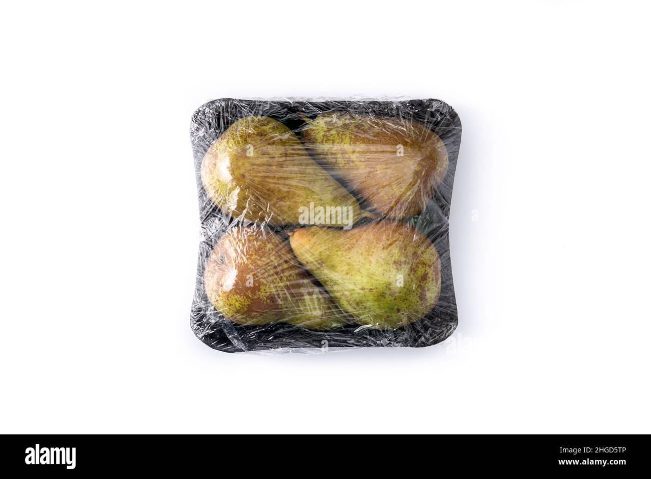 Pere confezionate in plastica isolate su sfondo bianco Foto Stock