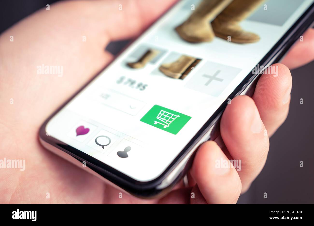 Sito Web per lo shopping al dettaglio. Sito mobile del negozio di moda eCommerce. Prezzo del prodotto e informazioni online. Ordine del cliente e acquisto di abiti. Foto Stock