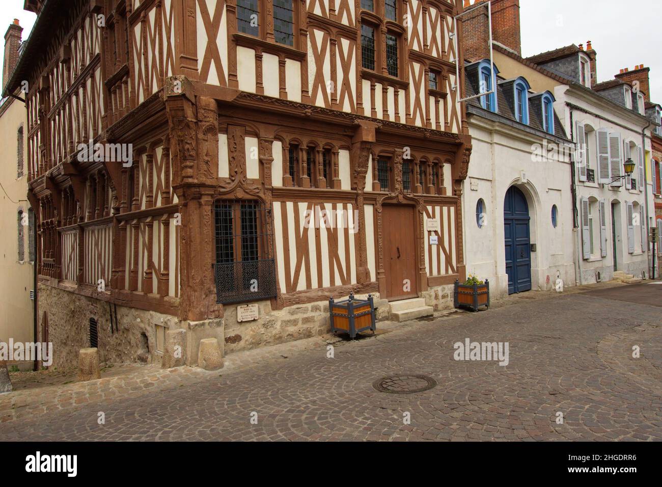 Vecchia casa incorniciata a Joigny in Burgund in Francia Foto Stock