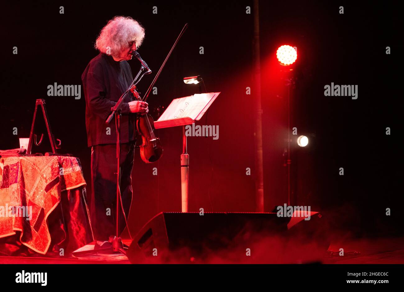 Il cantante e violonista italiano Angelo Branduardi in concerto “il cammino dell’anima tour” al Teatro Colosseo il 19 gennaio 2021 a Torino. Foto Stock