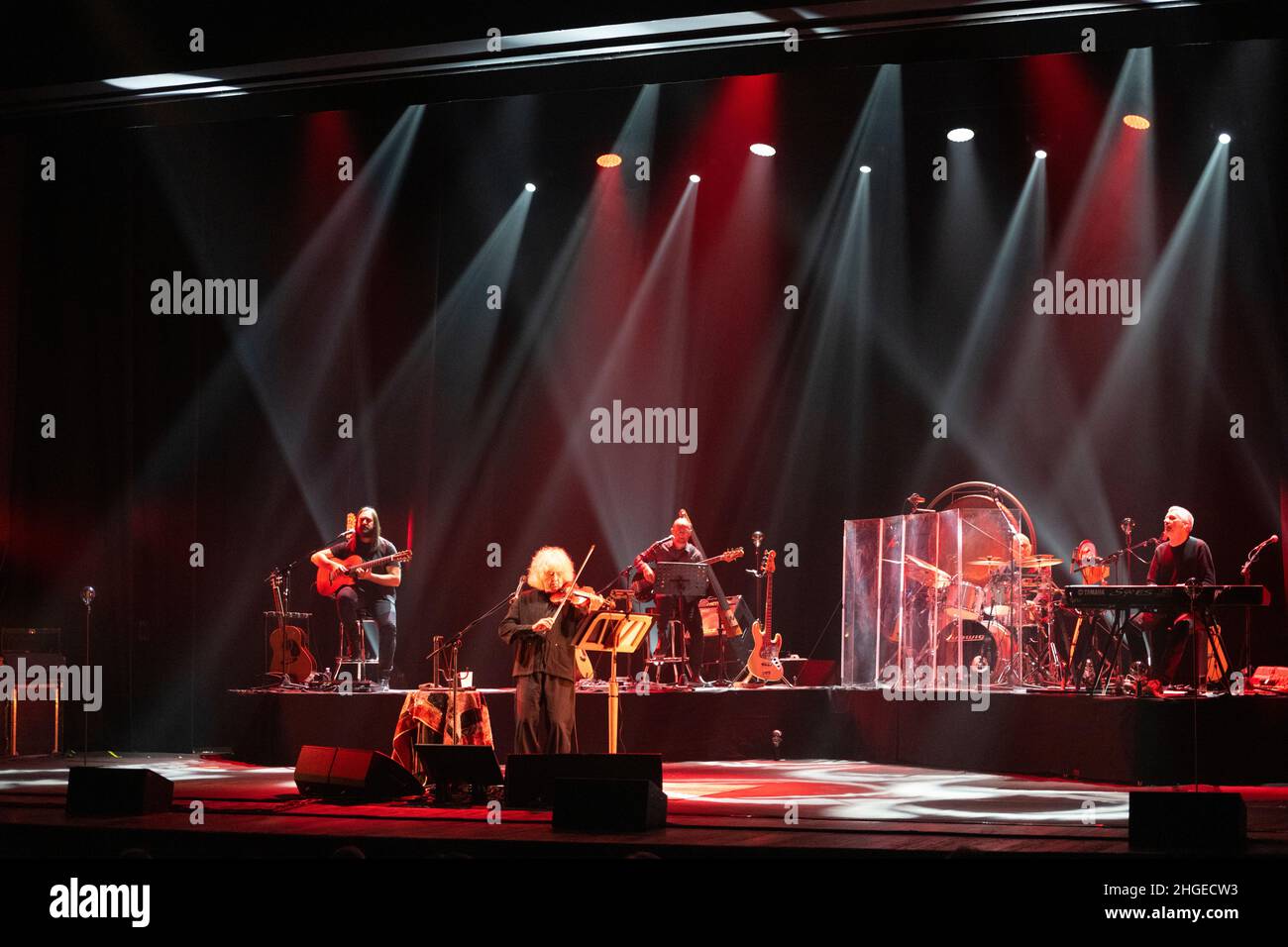 Il cantante e violonista italiano Angelo Branduardi in concerto “il cammino dell’anima tour” al Teatro Colosseo il 19 gennaio 2021 a Torino. Foto Stock