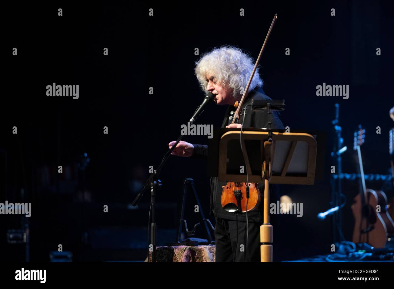 Il cantante e violonista italiano Angelo Branduardi in concerto “il cammino dell’anima tour” al Teatro Colosseo il 19 gennaio 2021 a Torino. Foto Stock