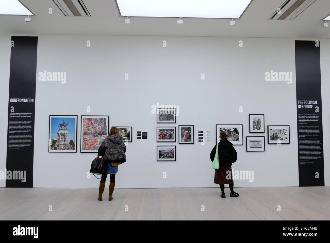 America in crisi riunisce 40 fotografi americani leader e oltre 120 opere di esplorazione del cambiamento sociale negli Stati Uniti dal 1960s ad oggi . Organizzata da Saatchi Gallery , la mostra è curata da Sophie Wright , Gregory Harris dell'High Museum of Art di Atlanta , e da TARA Pixley , fotografo E accademico DI LOS ANGELES . Foto Stock