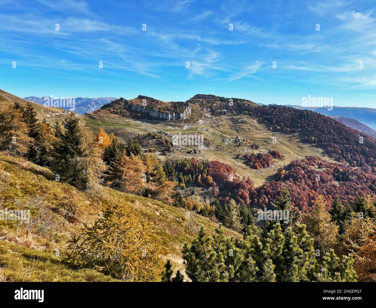 Sentieri Malga sulle colline di Trento, Trentino alto adige, Italia Foto Stock