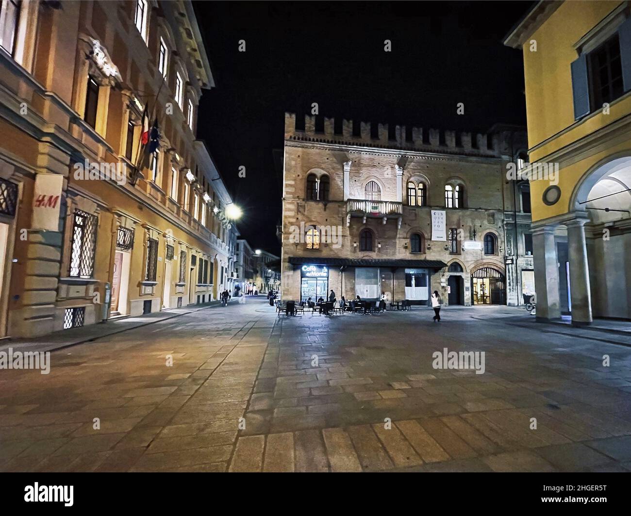 Piazza Monte di notte, Reggio Emilia, Italia Foto Stock