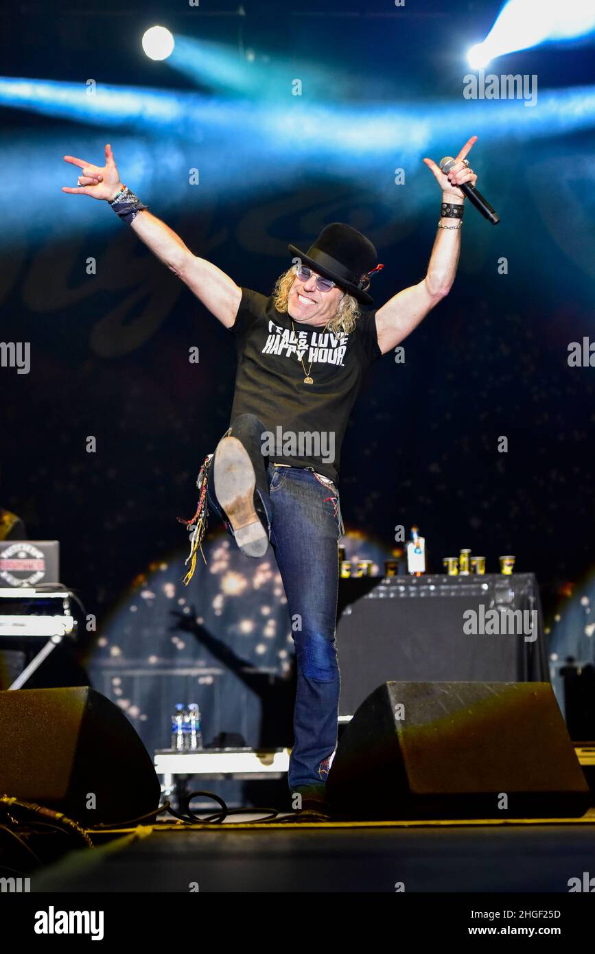 Stato Doheny Beach, Dana Point, California, Novembre 11, 2018 Grande Kenny della grande e ricca di eseguire sul palco il giorno 2 di Il Driftwood Country Music F Foto Stock