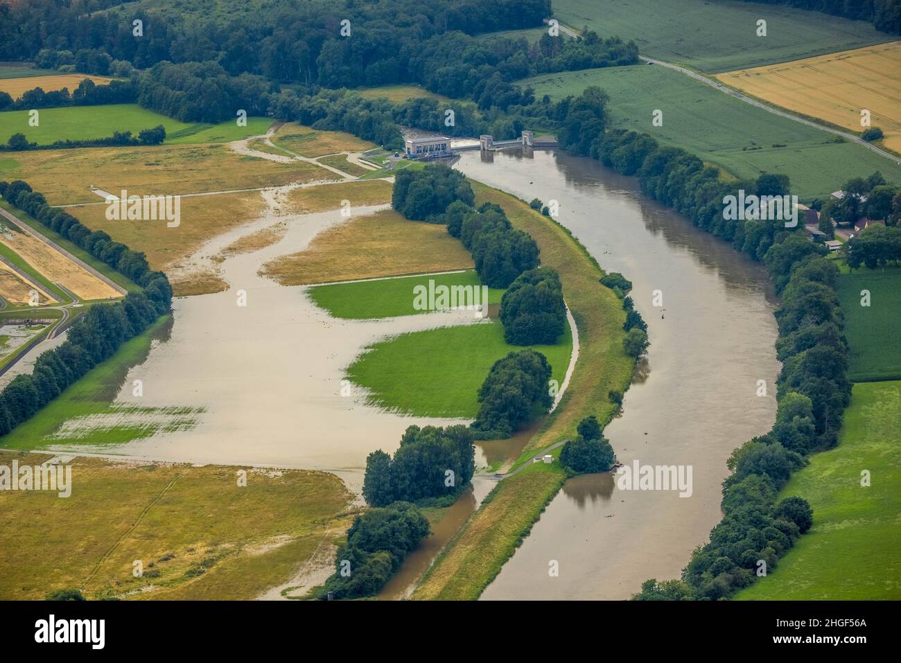 Foto aerea, alluvione della Ruhr, sbarramento di Ense Wickede, alluvione dopo forti piogge, Waltringen, Ense, Sauerland, Renania settentrionale-Vestfalia, Germania, DE, Europa, Foto Stock
