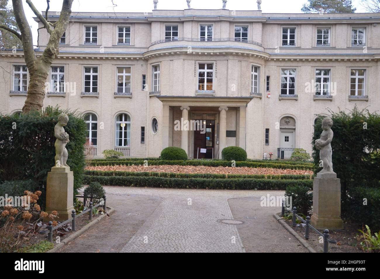 Berlino, Germania - 20 gennaio 2022 - Casa della Conferenza di Wannsee a Berlino-Wannsee - 80th anniversario della Conferenza di Wannsee. Foto Stock