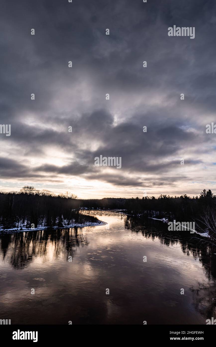 Escursioni invernali sul fiume Au Sable in inverno Foto Stock