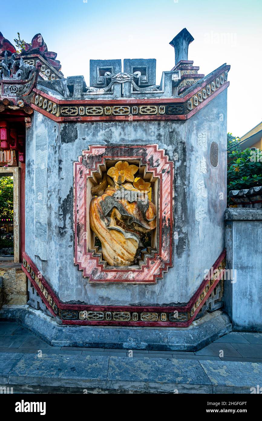 Facciata anteriore del Tempio di Chau Ba Mu nella Città Vecchia. Foto Stock