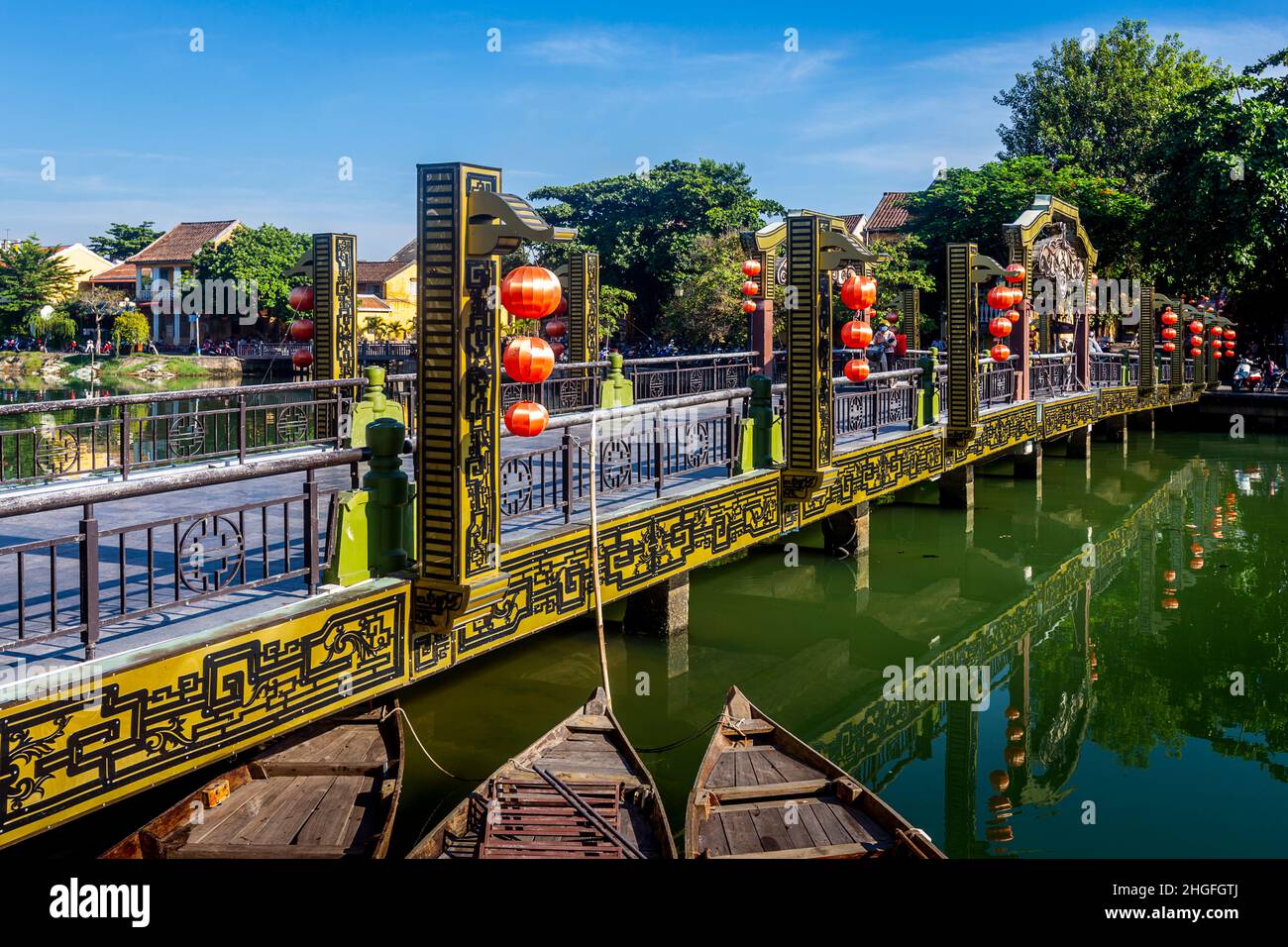 Lantern Bridge è il ponte più popolare della città vecchia dove la gente galleggia le lanterne in acqua di notte. Foto Stock