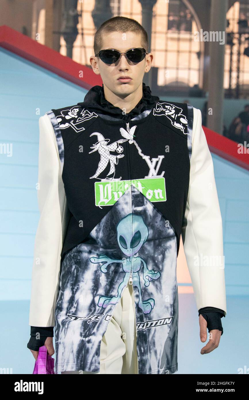 Parigi, Frankreich. 20th Jan 2022. LOUIS VUITTON Mens Autunno/Inverno 2022-23  Runway durante Paris Fashion Week Menswear Gennaio 2022 - Parigi, Francia  20/01/2022 Credit: dpa/Alamy Live News Foto stock - Alamy