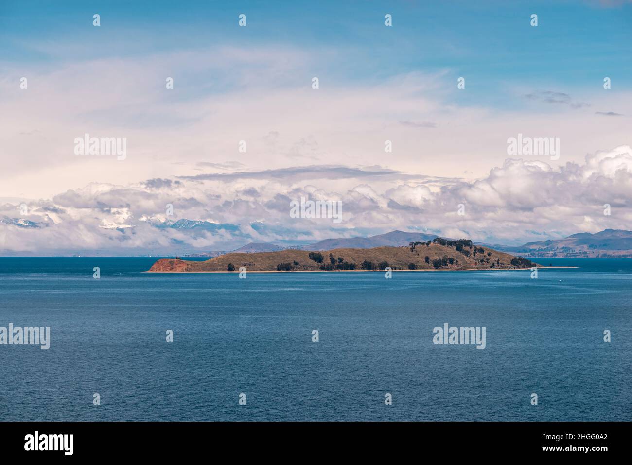 Vista soleggiata di un giorno sull'isola di Moon o sull'Isla de la Luna sul lago Titicaca in Bolivia Foto Stock