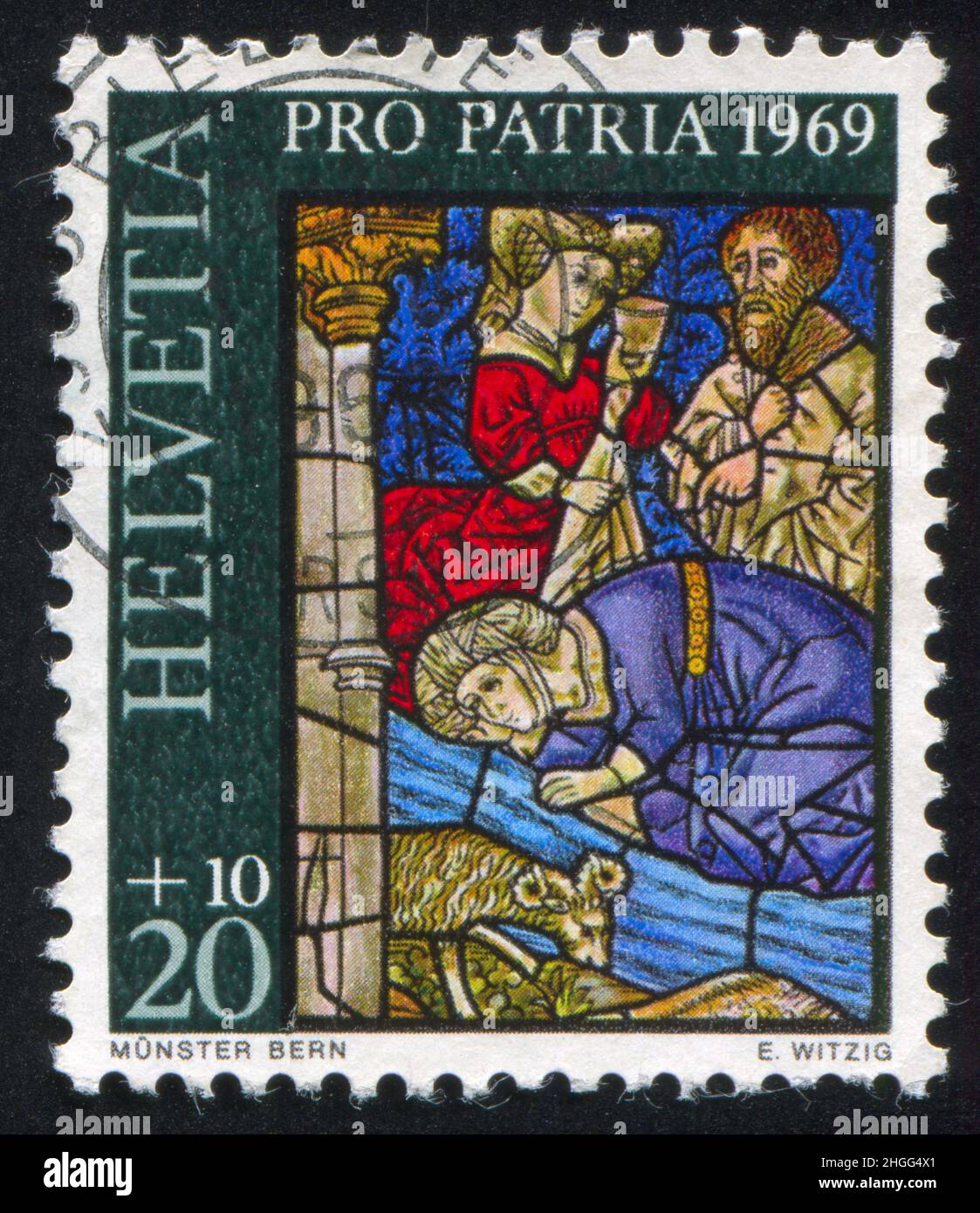 SVIZZERA - CIRCA 1969: Francobollo stampato dalla Svizzera, mostra Israeliti bere dalla primavera di Mosè nella cattedrale di Berna, circa 1969 Foto Stock