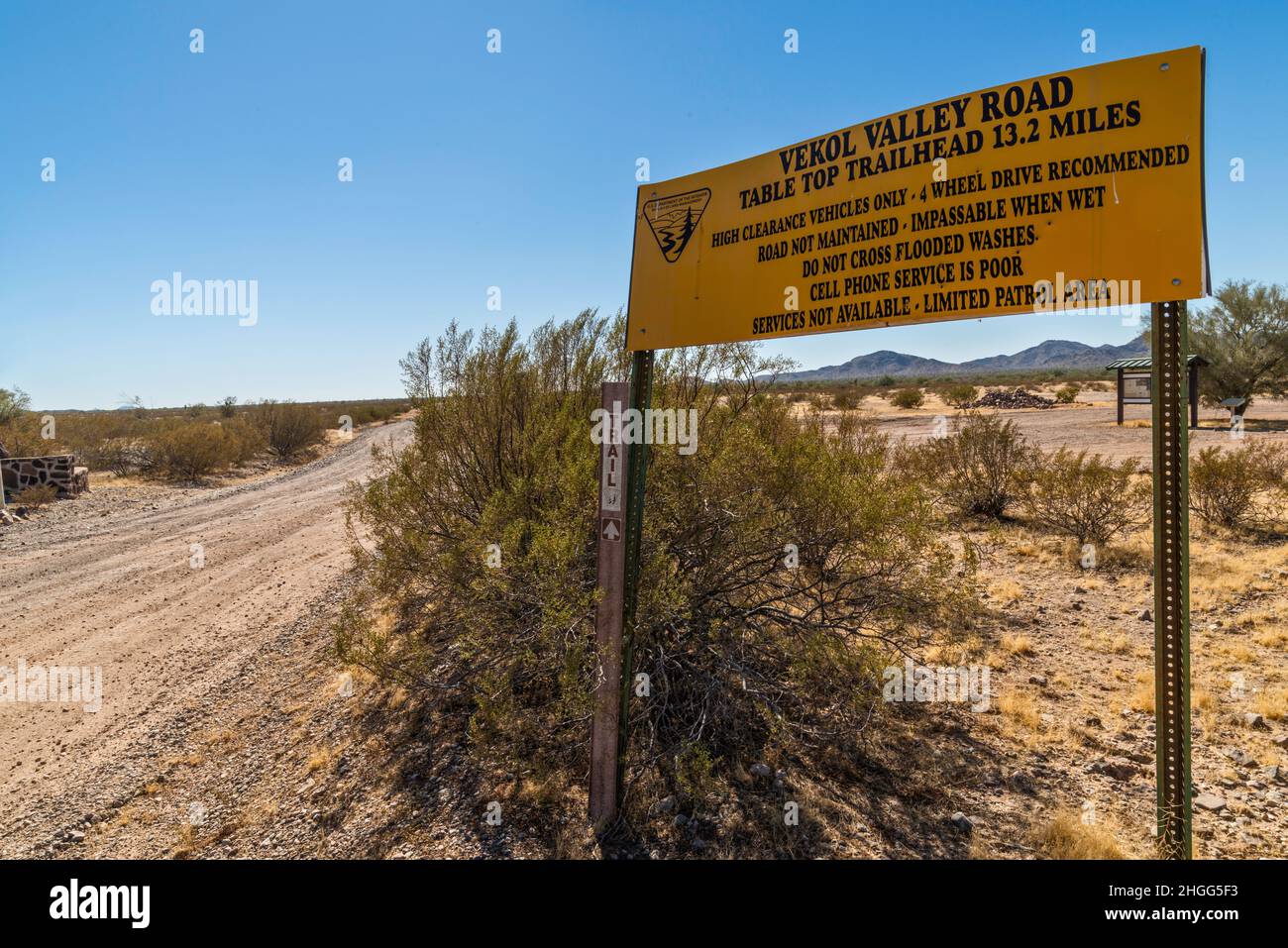 Cartello segnaletico su Vekol Valley Road, Sonoran Desert National Monument, Arizona, USA Foto Stock