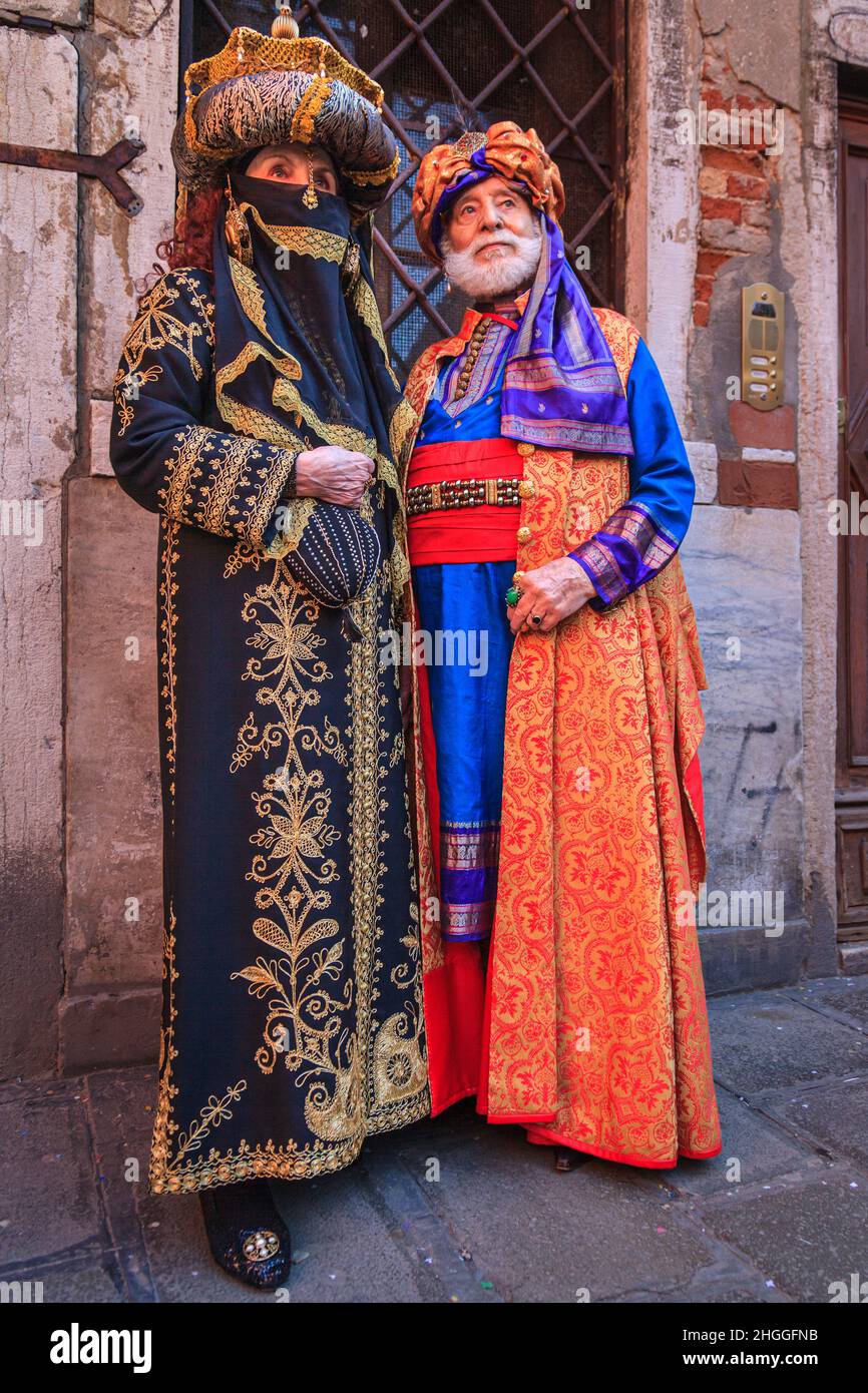 Venice carnival oriental costume immagini e fotografie stock ad alta  risoluzione - Alamy