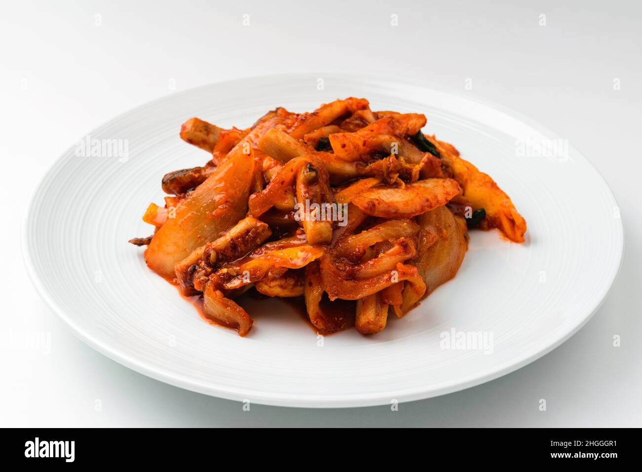 Calamari fritti su sfondo bianco Foto Stock