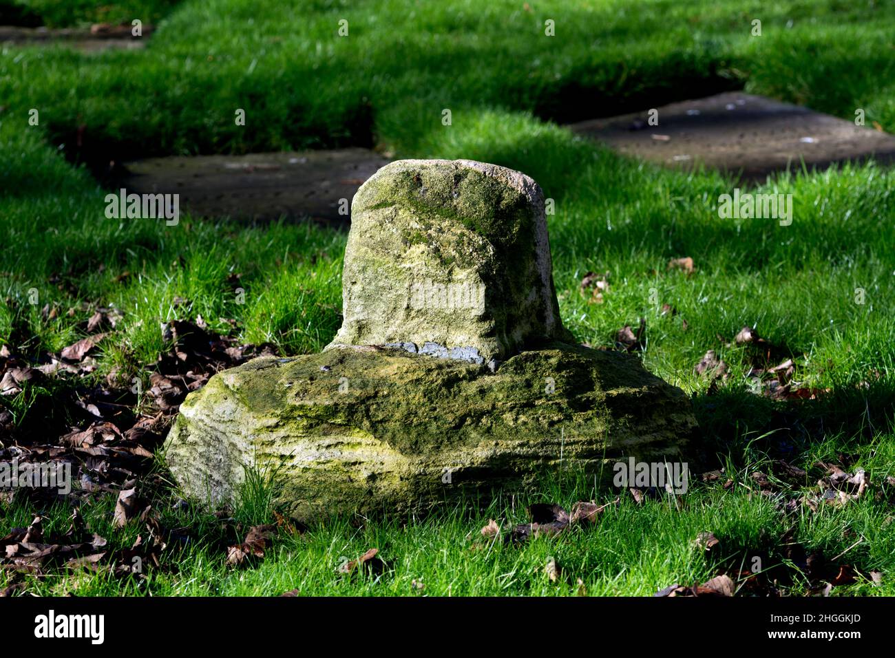 10th secolo predicazione croce base, St Lawrence `s churchyard, Lighthorne, Warwickshire, Inghilterra, REGNO UNITO Foto Stock