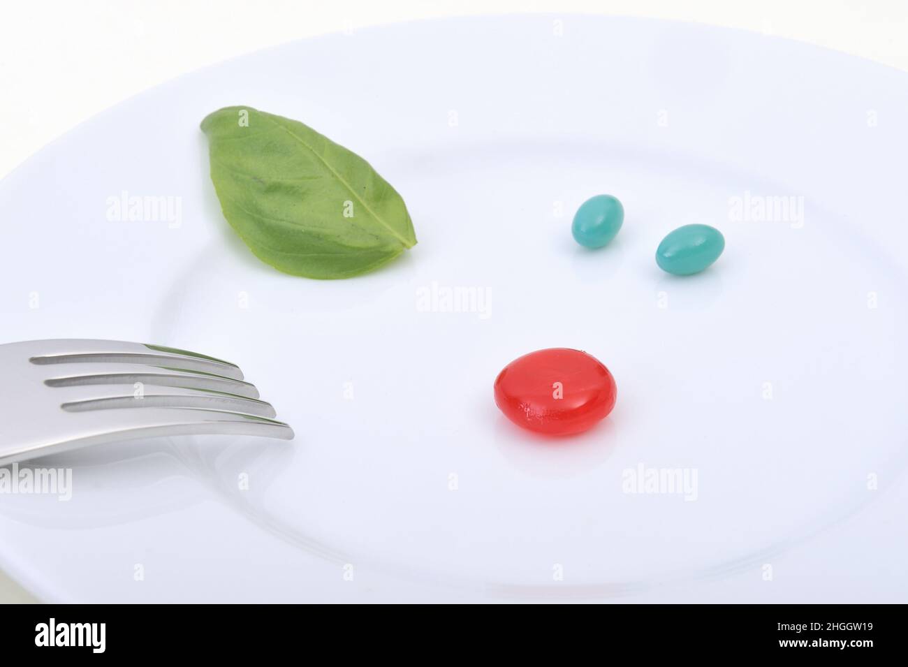 immagine simbolica per alimenti sintetici, consumo di compresse, abuso di compresse, dieta Foto Stock
