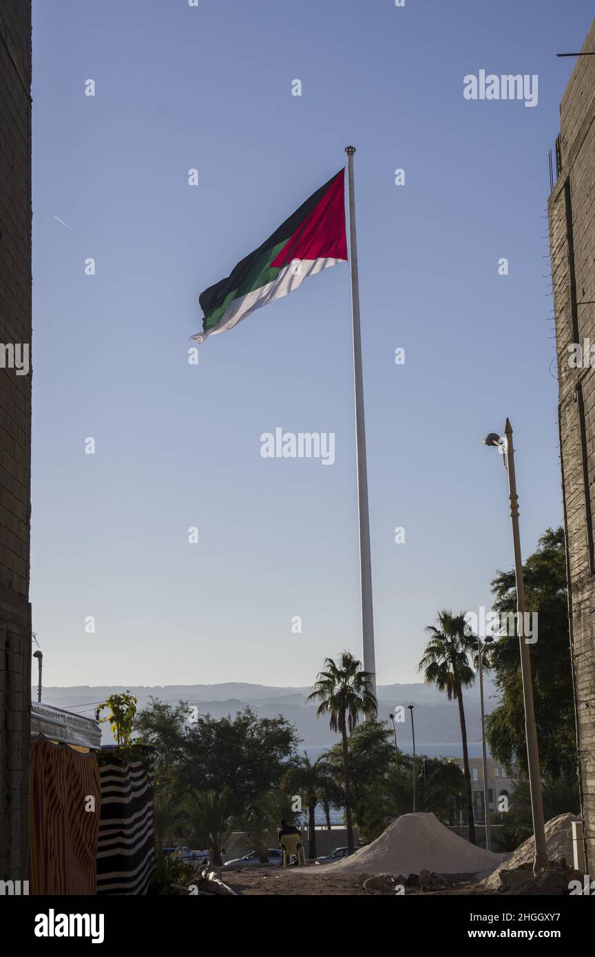 La bandiera della rivolta araba, chiamata anche bandiera di Hejaz, utilizzata dai nazionalisti arabi durante la rivolta araba contro l'Impero ottomano Foto Stock