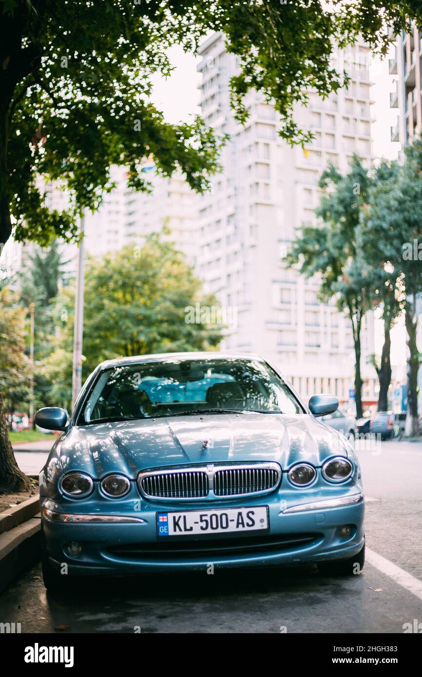 Vettura Jaguar X-TYPE parcheggiata in strada. X-TYPE è un'auto di lusso entry-level Foto Stock