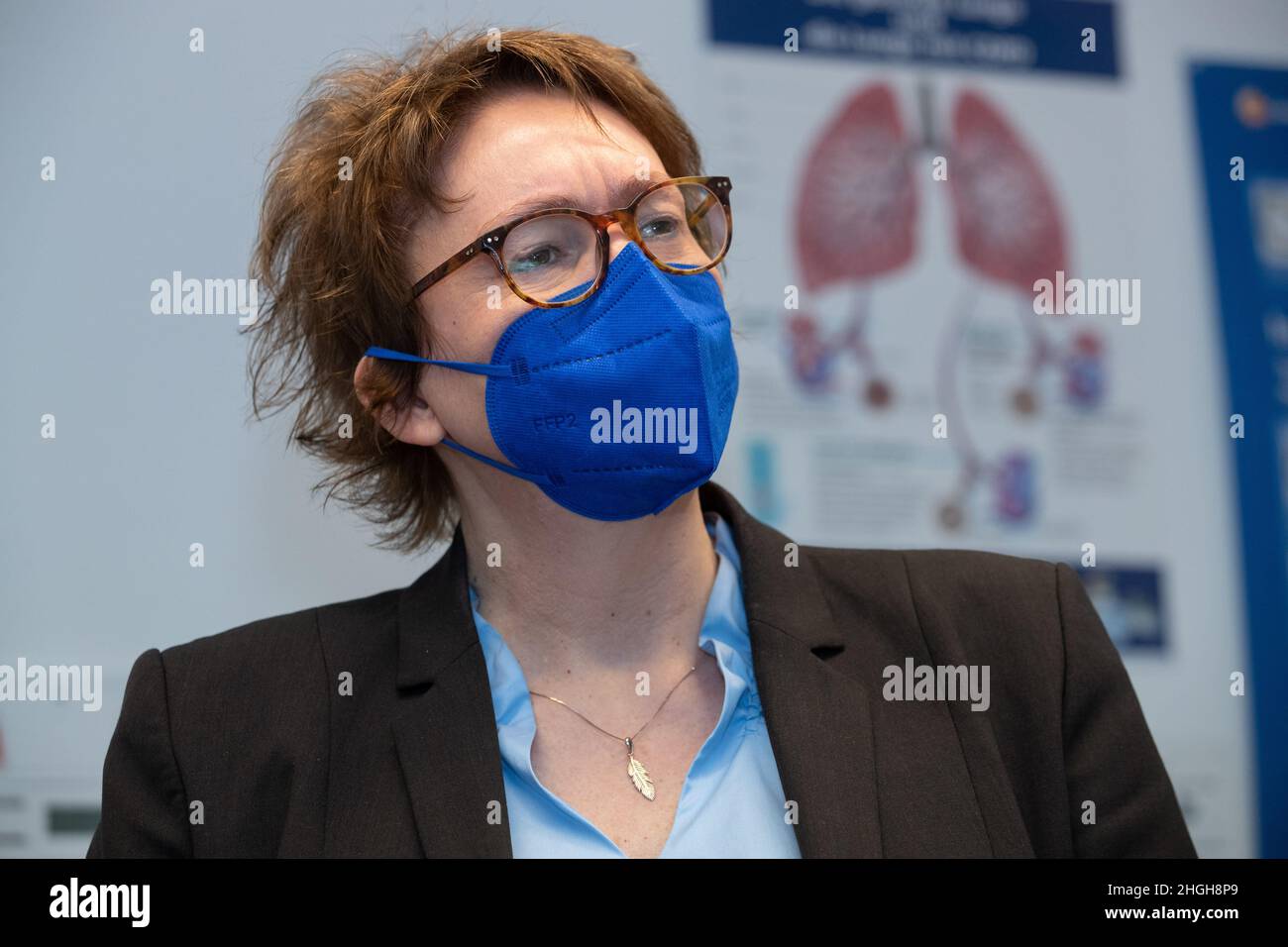 Bad Rothenfelde, Germania. 21st Jan 2022. Il Ministro della Sanità della bassa Sassonia Daniela Behrens (SPD) parla durante la sua visita alla Teutoburger Wald Clinic, una clinica di riabilitazione per i malati post-Covid. Credit: Friso Gentsch/dpa/Alamy Live News Foto Stock