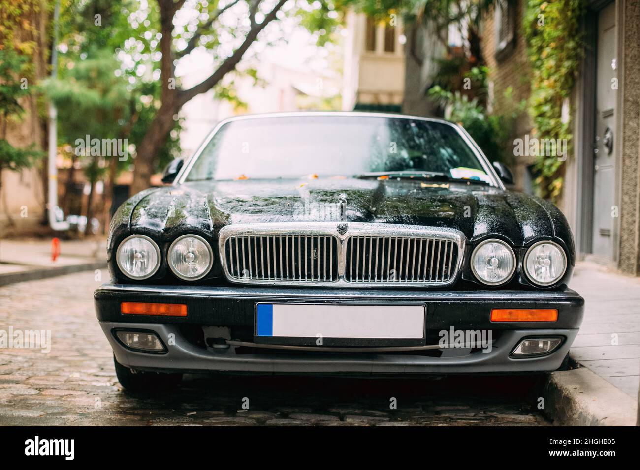 Jaguar XJ (X308) berlina parcheggiata in strada. La Jaguar XJ X308 è Una berlina di lusso prodotta e venduta da Jaguar Cars tra il 1997 e il 2003. Foto Stock