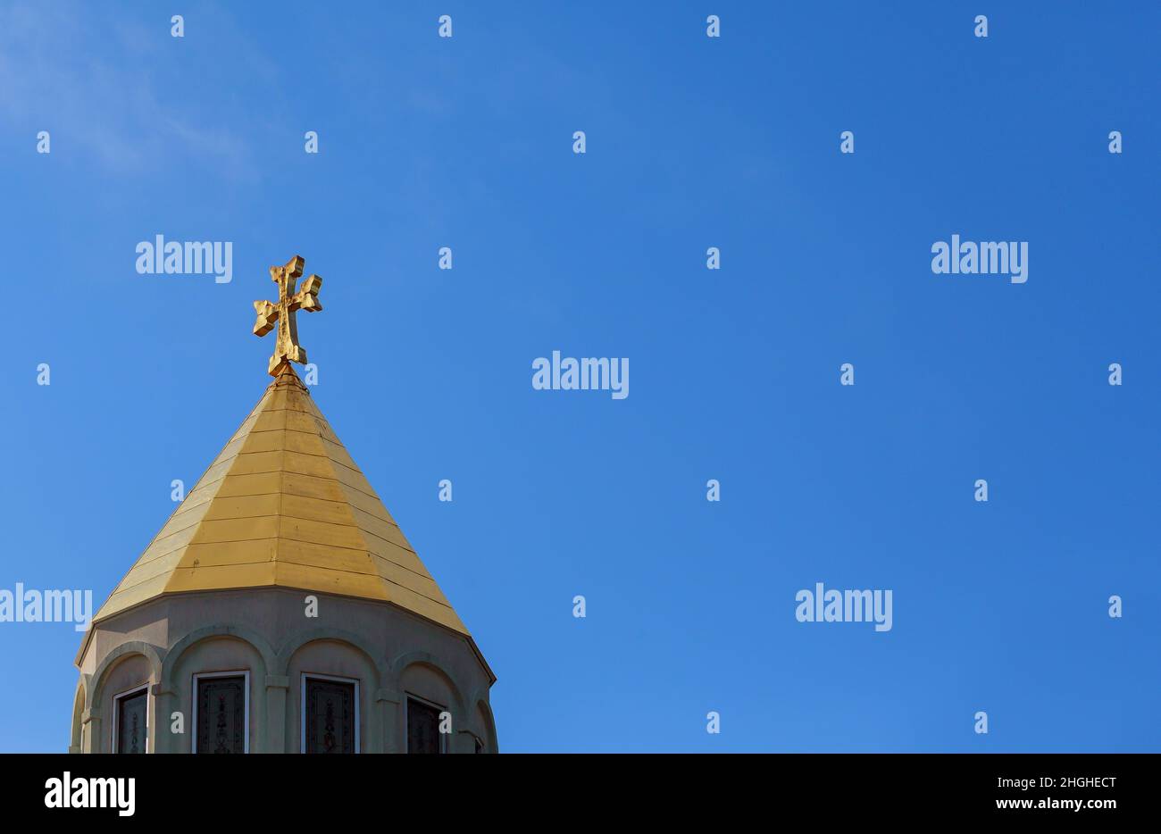 La chiesa armena attraversa il cielo Foto Stock