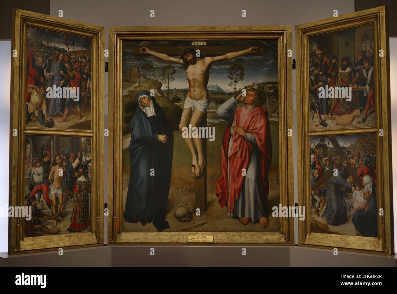 Scuola di Colonia (ca. 1500). Germania. Pala d'altare. Anteriore. Pannello centrale raffigurante il Calvario. Ai lati, prigione di Cristo e Flagellazione (a sinistra) e Gesù davanti a Pilato, e Cristo sulla via del Calvario (a destra). Museo Nazionale di Arte Antica Lisbona, Portogallo. Autore: Scuola di Colonia. 15th-16th secoli. Foto Stock