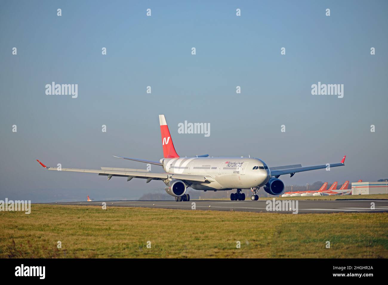 NORDWIND AIRBUS A330 arrivando sulla pista 09 all'aeroporto John Lennon di Liverpool, Liverpool, Merseyside Foto Stock